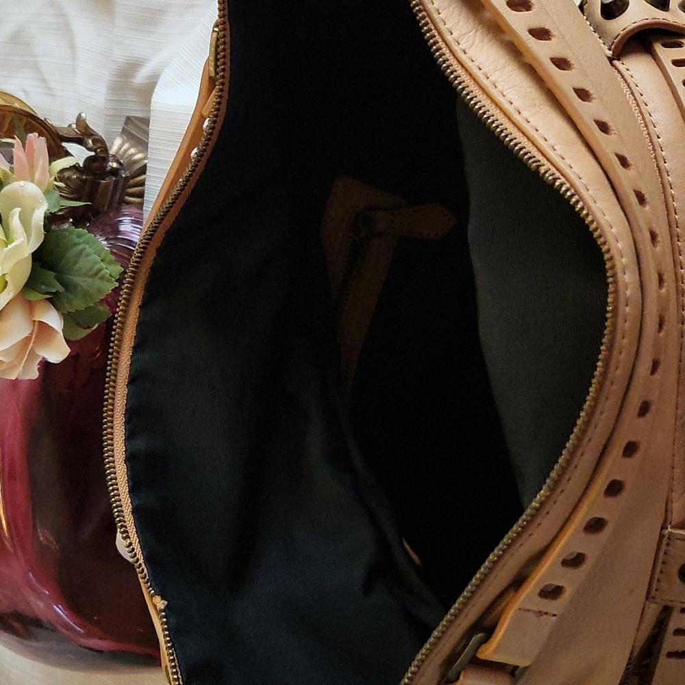 Joelle Hawkens leather bag - Picture 7 of 11